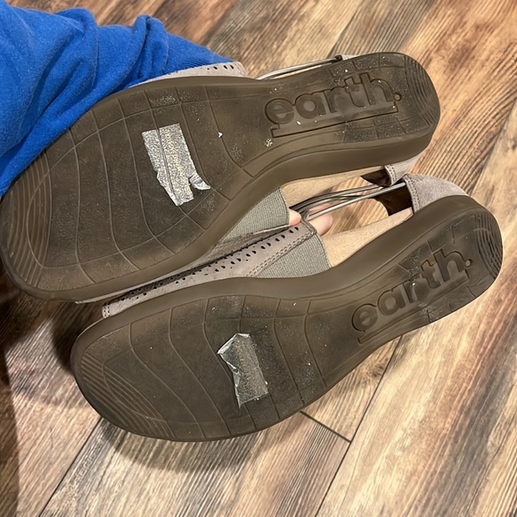 earth shelly sandal